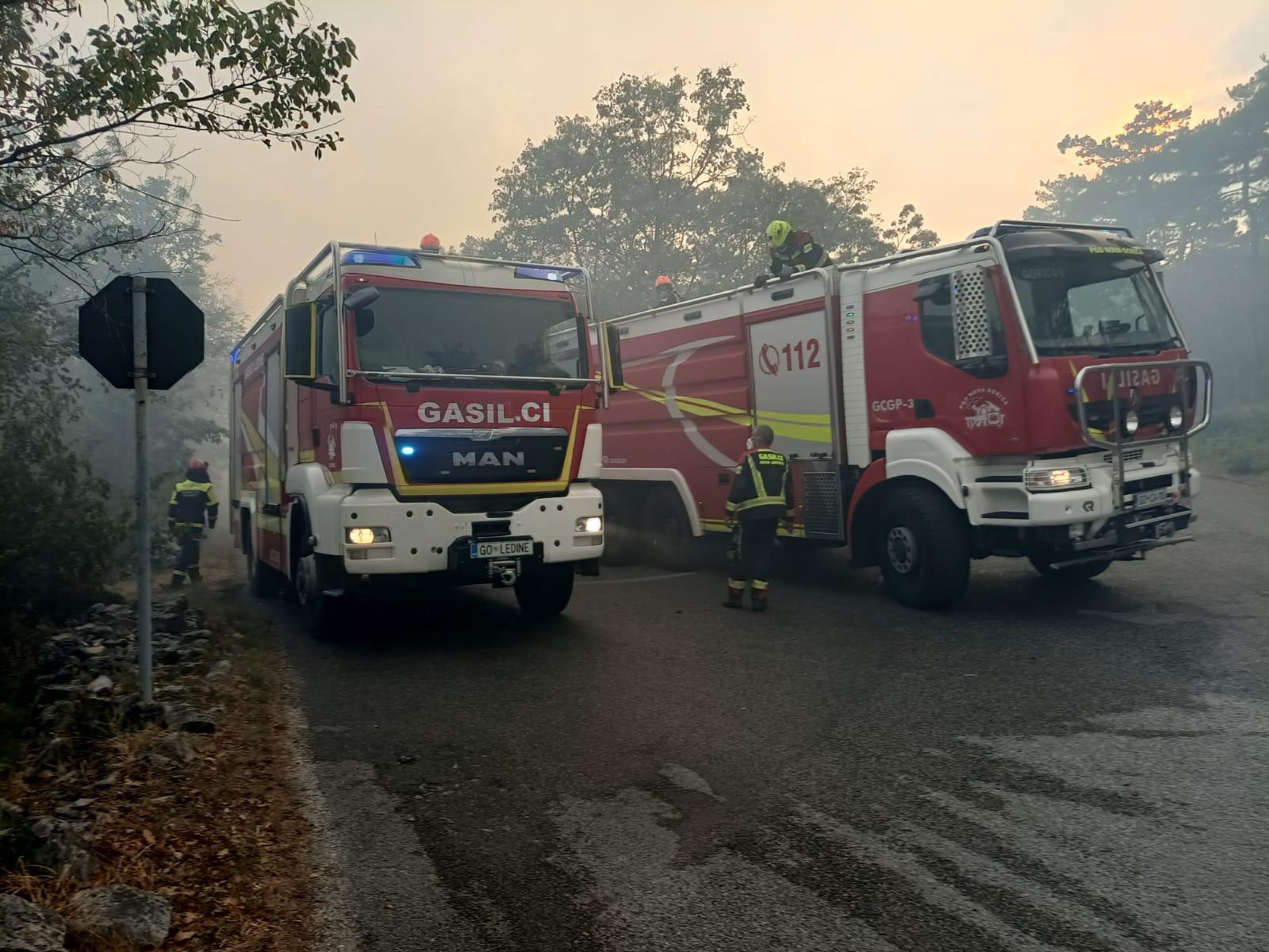 Copertina per Lotta alle fiamme tutta la notte, migliora il fronte a Cotiči e Visintini